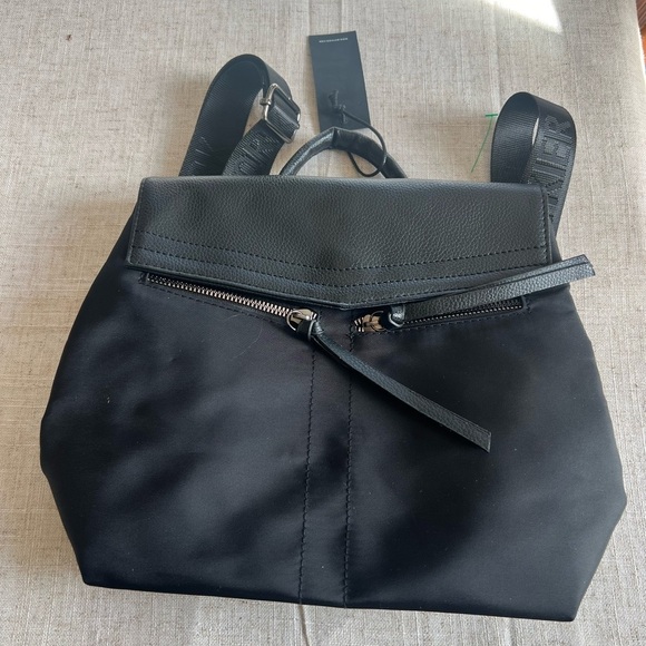 BOTKIER  NYLON TRAVEL CROSSBODY black NWT. Snap closure. Two front zippers - Picture 8 of 13